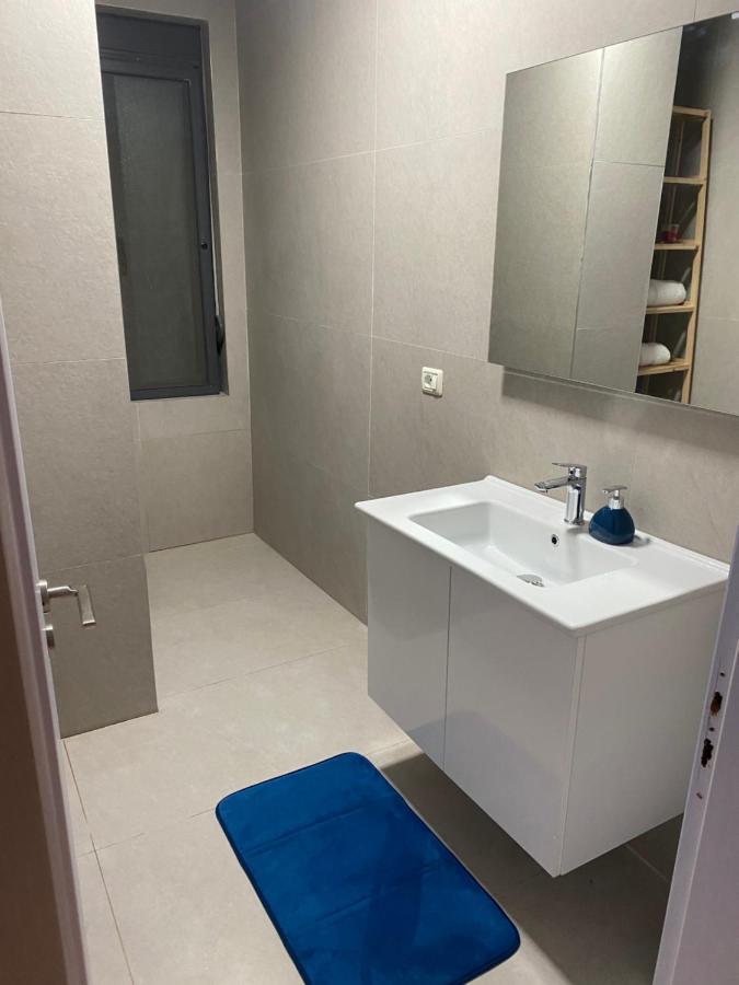 Cheerful 2-Bedroom Apartment In Golem โกเลม ภายนอก รูปภาพ