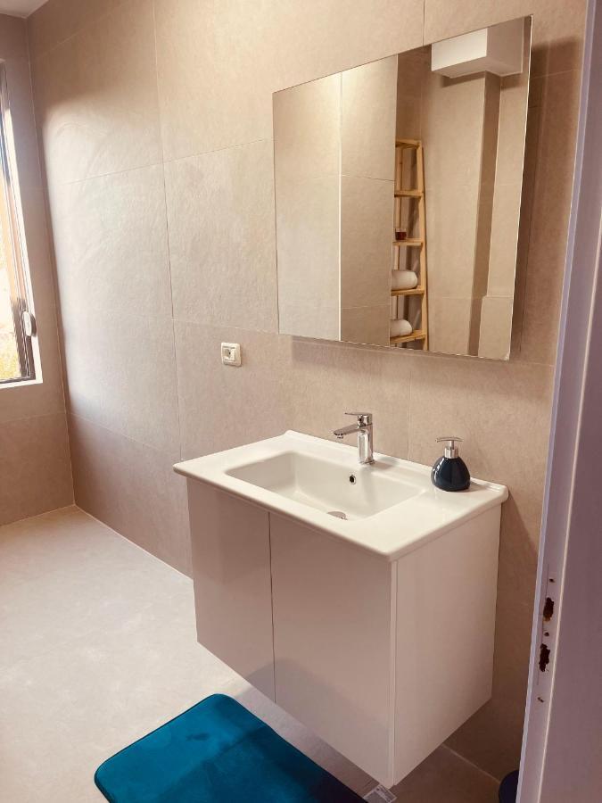 Cheerful 2-Bedroom Apartment In Golem โกเลม ภายนอก รูปภาพ